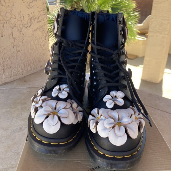 Dr. Martens Women's 1460 Pascal LIMITED EDITION 3D Flowers US 7 RARE & Unique!! - Picture 8 of 12